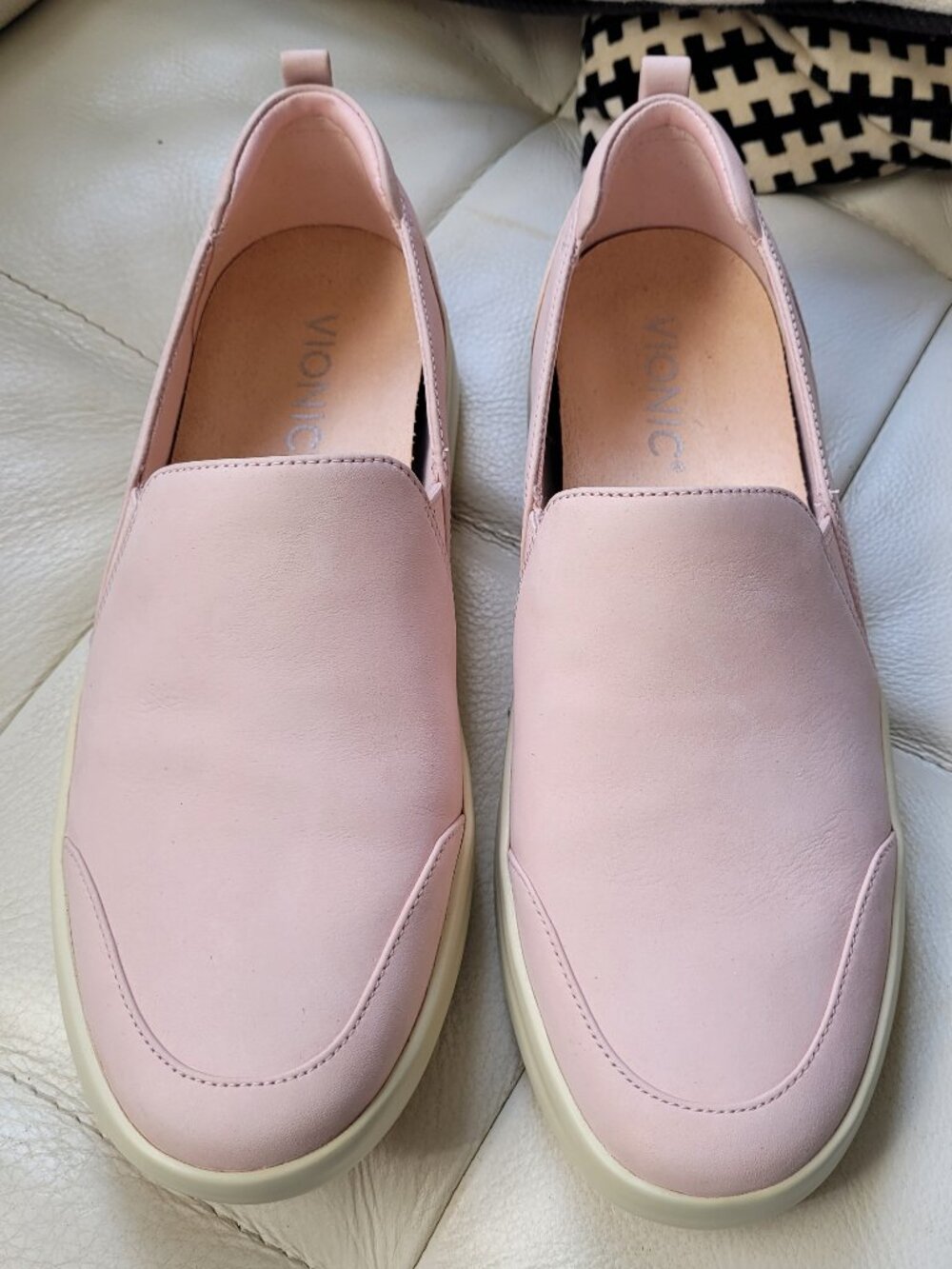 Vionic slip-ons - Picture 5 of 8